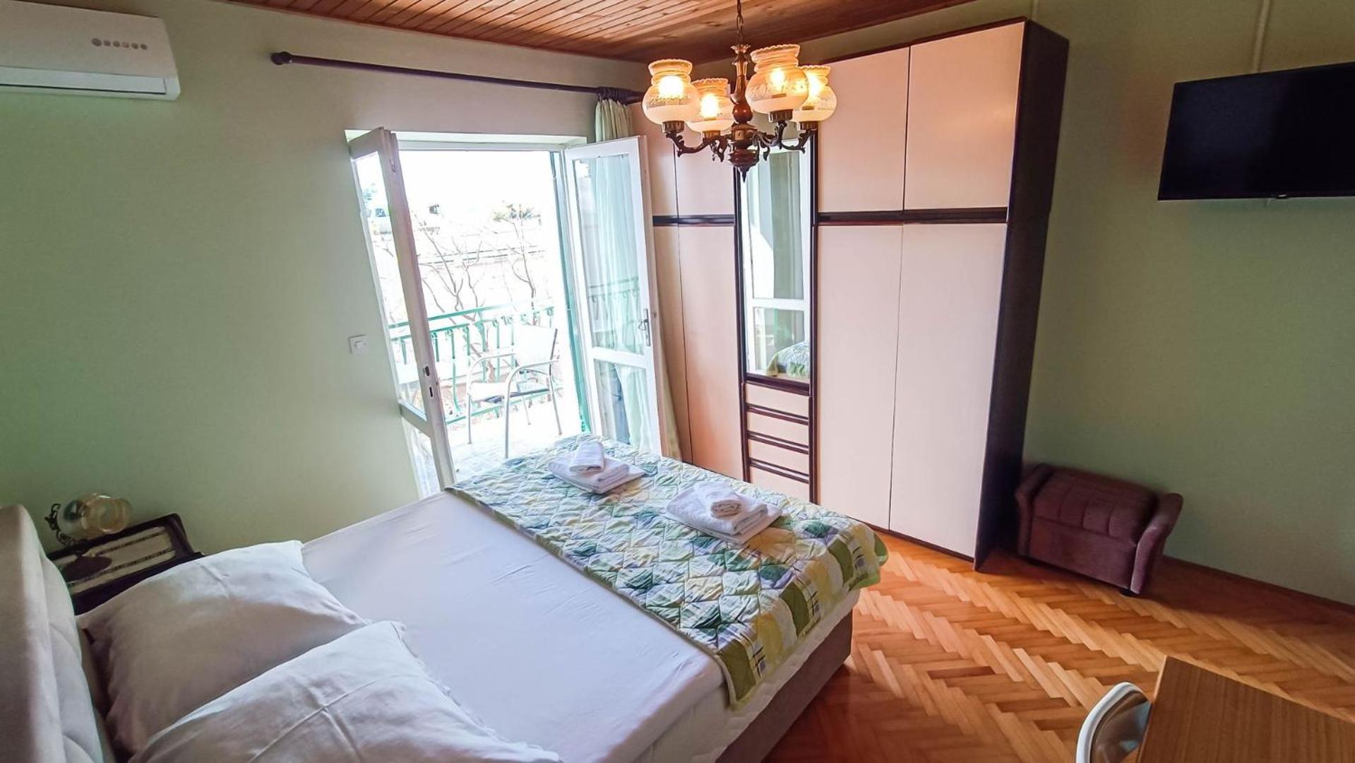 Apartments Ines - 15 Meters From The Beach Проманья Экстерьер фото