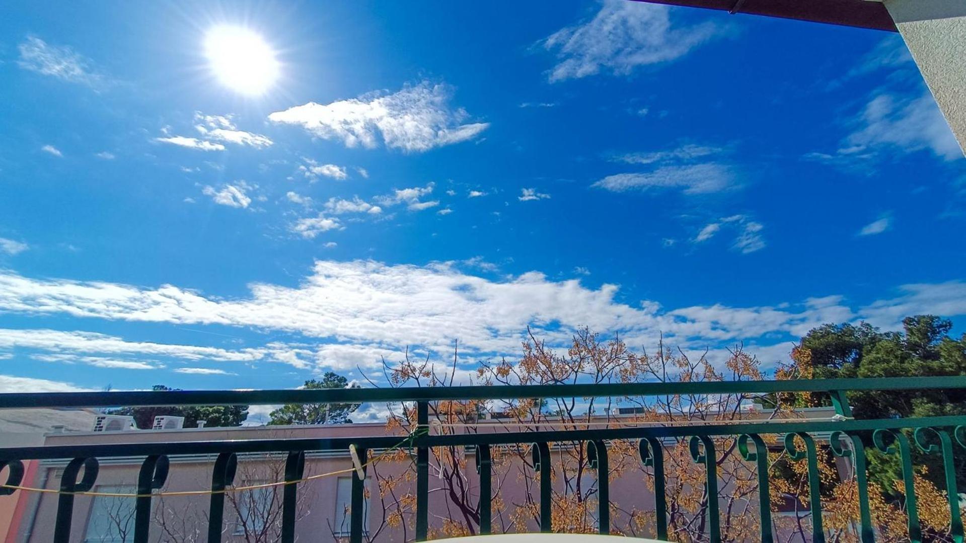 Apartments Ines - 15 Meters From The Beach Проманья Экстерьер фото